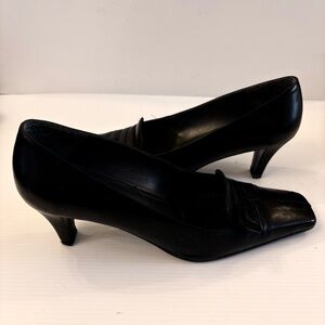 STUART Elegant Black Leather Women's Heels with Square Toe in a Women's Size 7